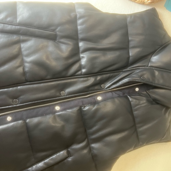 Men's Black Puffer Jacket - Picture 3 of 3